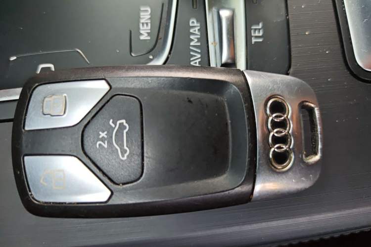 Used Audi Q5L 2018 40 TFSI Prestige Fashion Edition China VI Vehicle Key