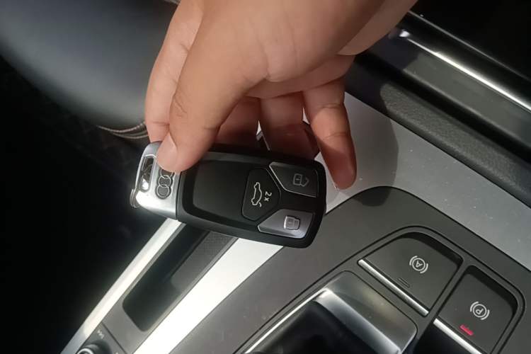 Used Audi Q5L 2018 40 TFSI Prestige Fashion Edition China VI Vehicle Key