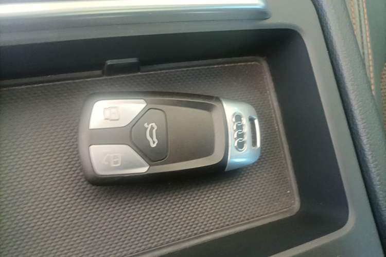 Used Audi Q5L 2018 40 TFSI Prestige Fashion Edition China V Vehicle Key