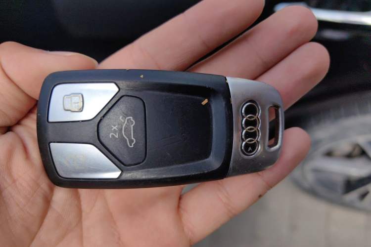Used Audi Q5L 2018 40 TFSI Prestige Fashion Edition China VI Vehicle Key