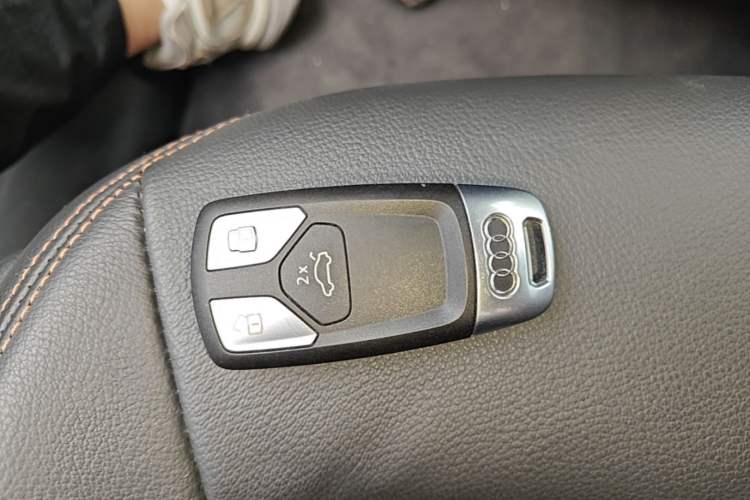 Used Audi Q5L 2018 40 TFSI Prestige Fashion Edition China VI Vehicle Key