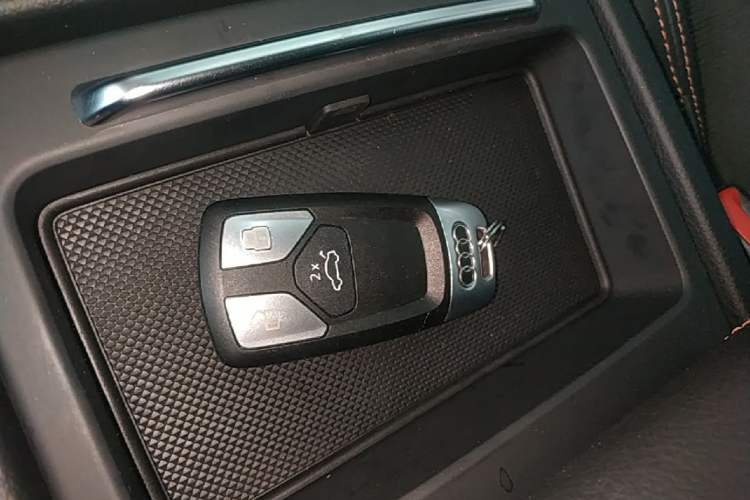 Used Audi Q5L 2018 40 TFSI Prestige Fashion Edition China VI Vehicle Key