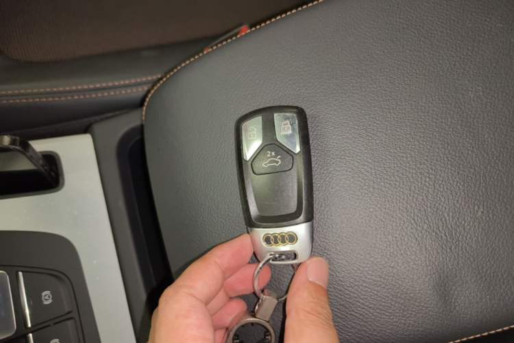 Used Audi Q5L 2018 40 TFSI Prestige Fashion Edition China VI Vehicle Key