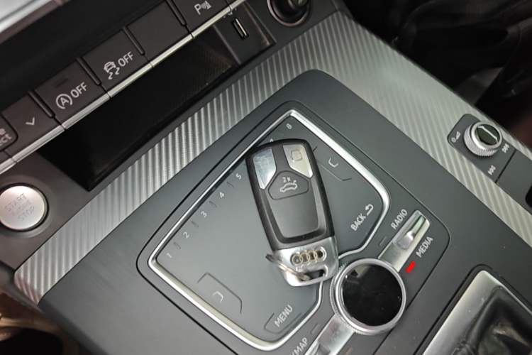 Used Audi Q5L 2018 45 TFSI Prestige Fashion Edition China VI Emission Standard Vehicle Key