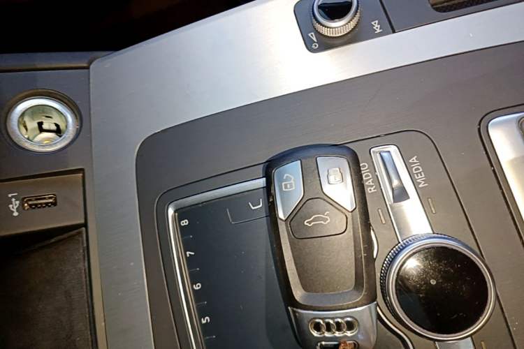 Used Audi Q5L 2018 40 TFSI Prestige Fashion Edition China V Vehicle Key