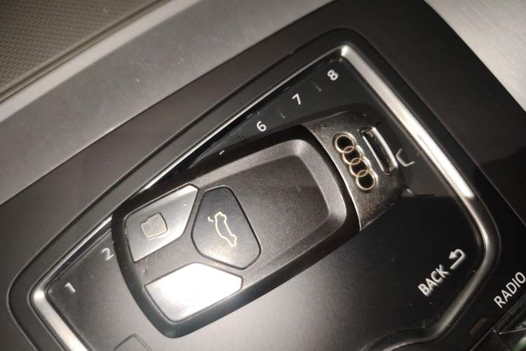 Used Audi Q5L 2018 40 TFSI Prestige Fashion Edition China VI Vehicle Key