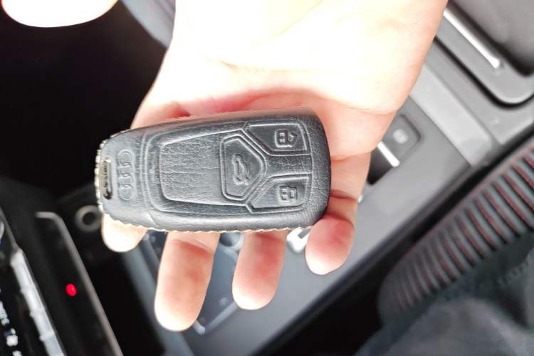 Used Audi Q5L 2018 40 TFSI Prestige Fashion Edition China VI Vehicle Key