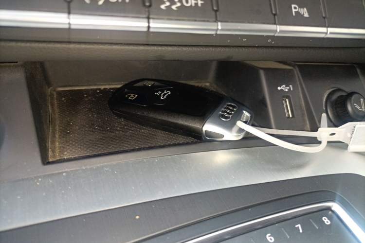 Used Audi Q5L 2018 40 TFSI Prestige Fashion Edition China VI Vehicle Key