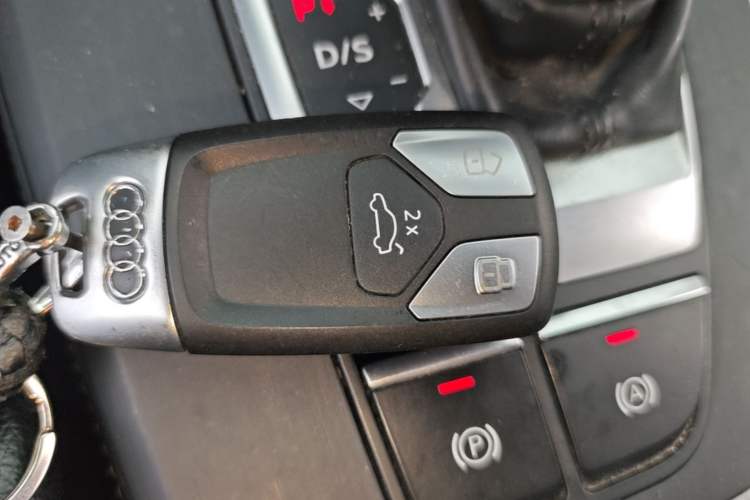 Used Audi Q5L 2018 40 TFSI Prestige Fashion Edition China VI Vehicle Key