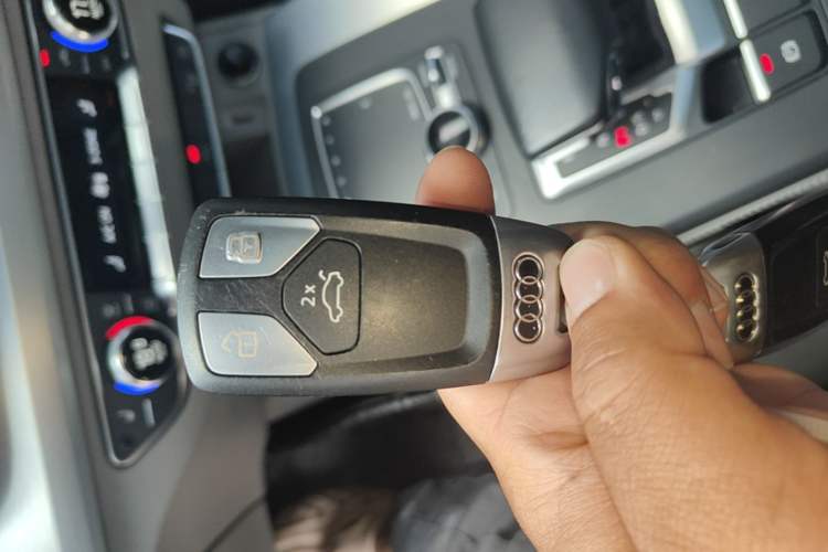 Used Audi Q5L 2018 40 TFSI Prestige Fashion Edition China VI Vehicle Key