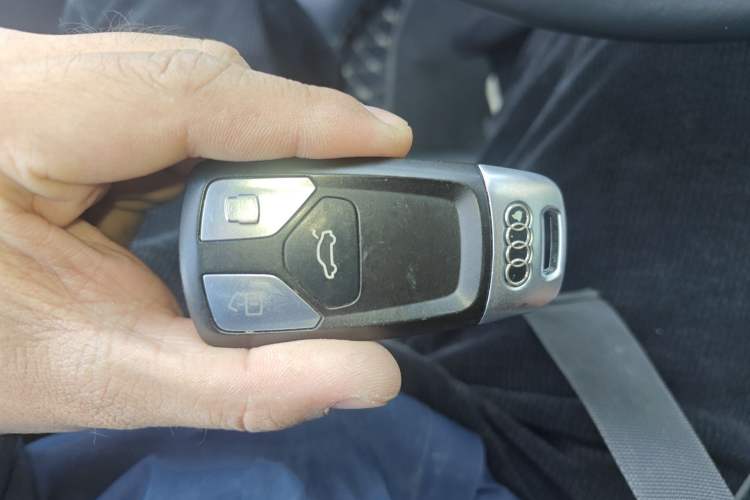 Used Audi Q5L 2018 45 TFSI Prestige Fashion Edition China V Emission Standard Vehicle Key