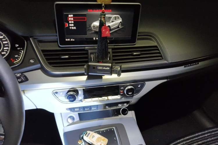 Used Audi Q5L 2018 40 TFSI Prestige Fashion Edition China V Audio And AC Panel