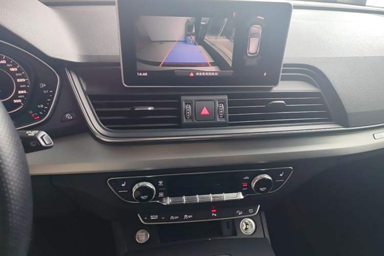Used Audi Q5L 2018 40 TFSI Prestige Fashion Edition China V Audio And AC Panel