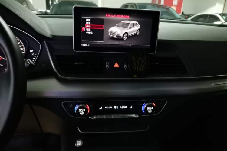 Used Audi Q5L 2018 40 TFSI Prestige Fashion Edition China VI Audio And AC Panel