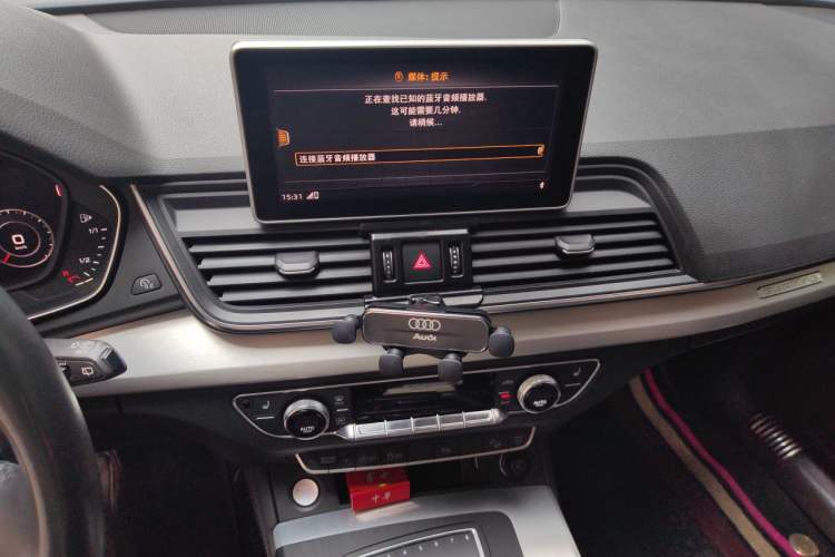 Used Audi Q5L 2018 40 TFSI Prestige Fashion Edition China VI Audio And AC Panel