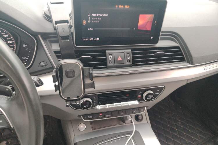 Used Audi Q5L 2018 40 TFSI Prestige Fashion Edition China VI Audio And AC Panel