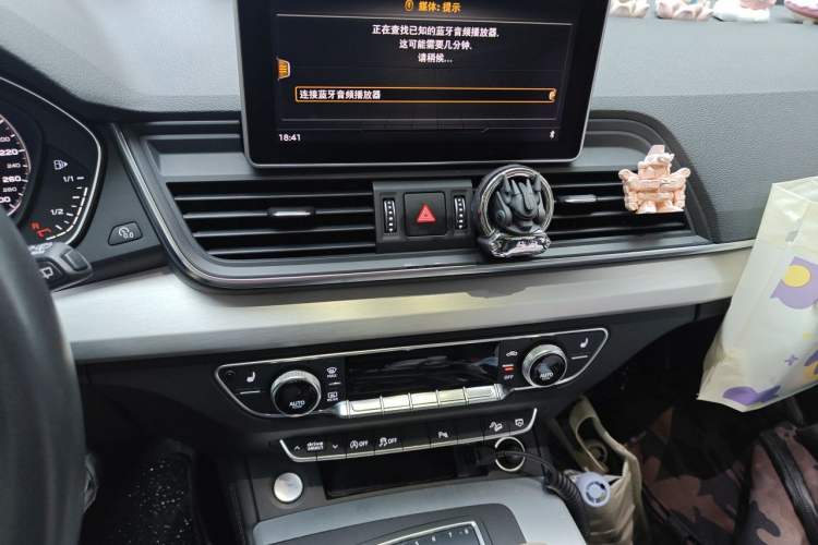 Used Audi Q5L 2018 40 TFSI Prestige Fashion Edition China V Audio And AC Panel