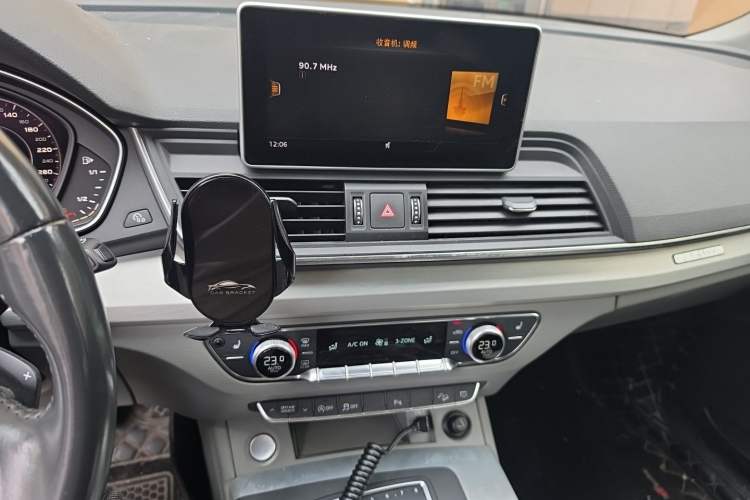 Used Audi Q5L 2018 40 TFSI Prestige Fashion Edition China V Audio And AC Panel