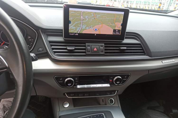 Used Audi Q5L 2018 40 TFSI Prestige Fashion Edition China VI Audio And AC Panel