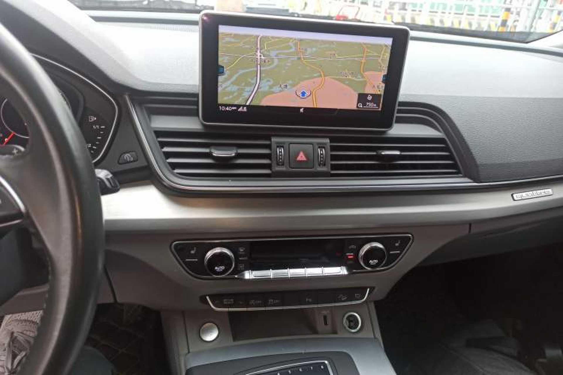 Used Audi Q5L 2018 40 TFSI Prestige Fashion Edition China VI Audio And AC Panel