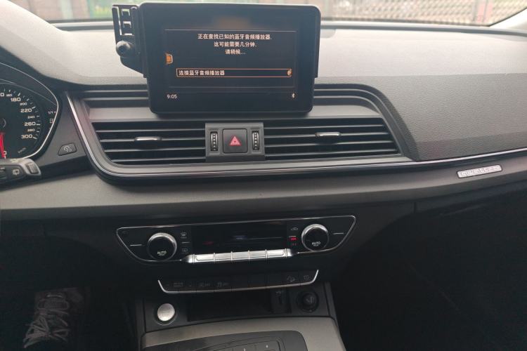 Used Audi Q5L 2018 40 TFSI Prestige Edition China V Audio And AC Panel