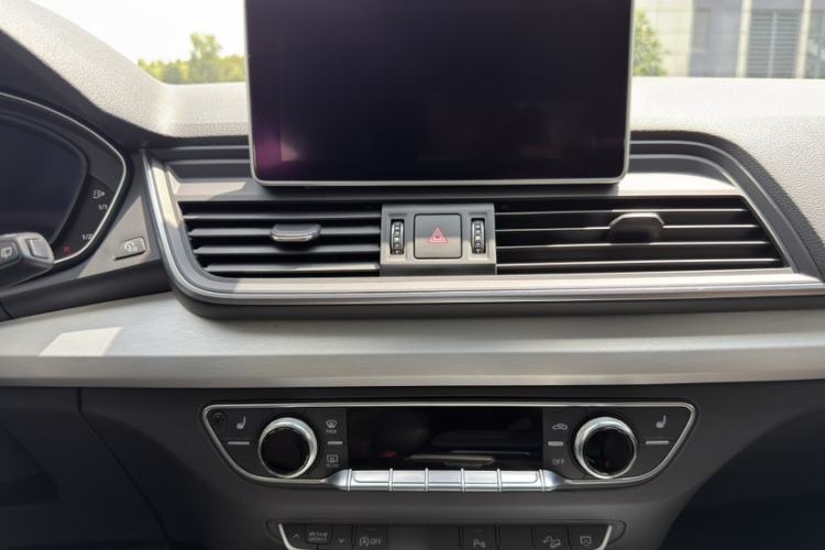Used Audi Q5L 2018 40 TFSI Prestige Fashion Edition China VI Audio And AC Panel