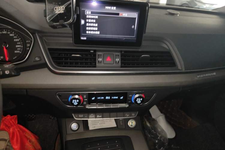 Used Audi Q5L 2018 40 TFSI Prestige Edition China V Audio And AC Panel