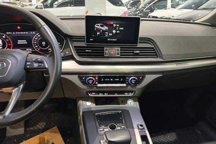 Used Audi Q5L 2018 40 TFSI Prestige Fashion Edition China V Audio And AC Panel