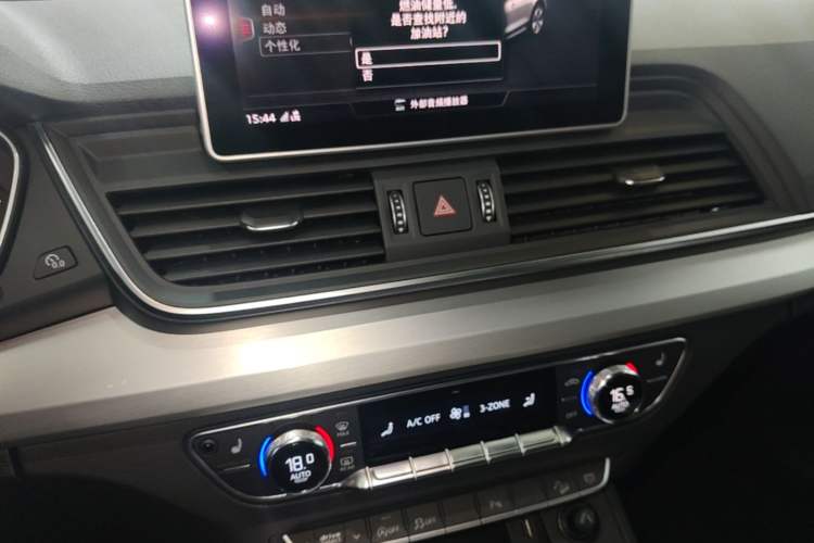 Used Audi Q5L 2018 40 TFSI Prestige Fashion Edition China VI Audio And AC Panel