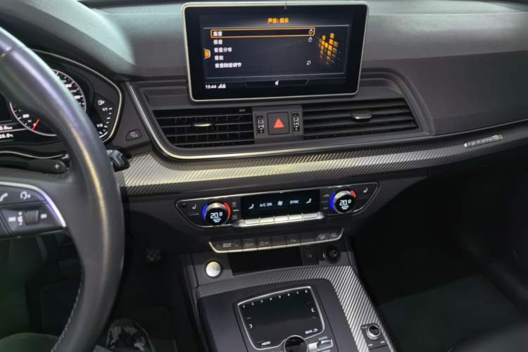 Used Audi Q5L 2018 45 TFSI Prestige Fashion Edition China VI Emission Standard Audio And AC Panel