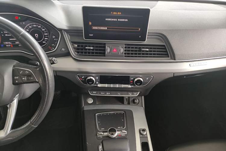 Used Audi Q5L 2018 40 TFSI Prestige Fashion Edition China V Audio And AC Panel