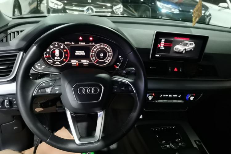 Used Audi Q5L 2018 40 TFSI Prestige Fashion Edition China VI Center Console