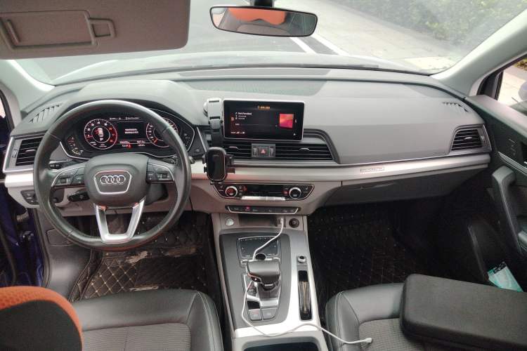 Used Audi Q5L 2018 40 TFSI Prestige Fashion Edition China VI Center Console