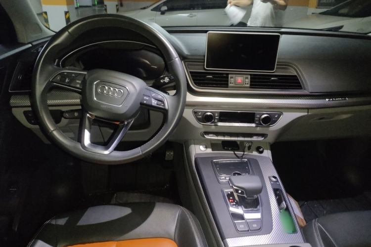 Used Audi Q5L 2018 45 TFSI Prestige Fashion Edition China VI Emission Standard Center Console