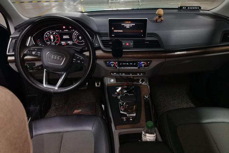 Used Audi Q5L 2018 40 TFSI Prestige Fashion Edition China VI Center Console