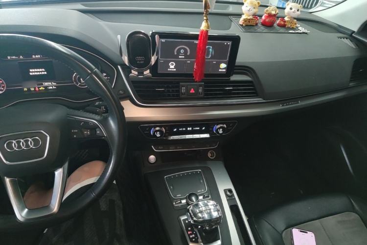 Used Audi Q5L 2018 40 TFSI Prestige Fashion Edition China VI Center Console