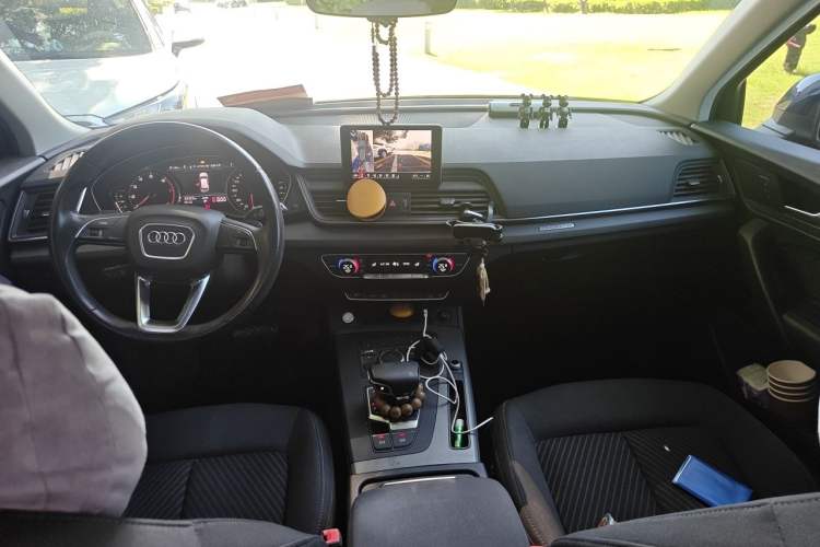 Used Audi Q5L 2018 40 TFSI Prestige Edition China VI Emission Standard Center Console