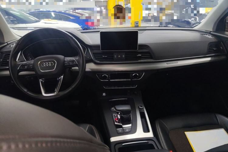 Used Audi Q5L 2018 40 TFSI Prestige Fashion Edition China VI Center Console