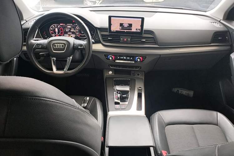 Used Audi Q5L 2018 40 TFSI Prestige Fashion Edition China VI Center Console
