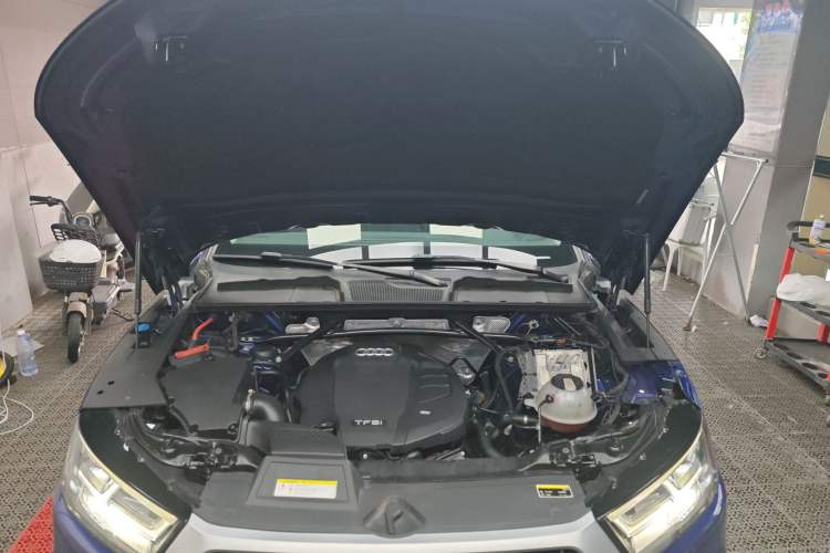 Used Audi Q5L 2018 45 TFSI Prestige Fashion Edition China V Emission Standard Engine Bay
