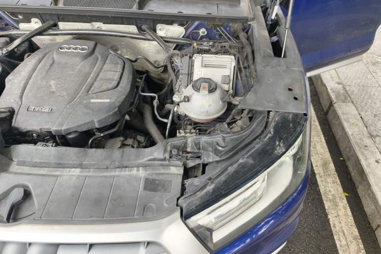 Used Audi Q5L 2018 40 TFSI Prestige Edition China VI Emission Standard Engine Bay Left