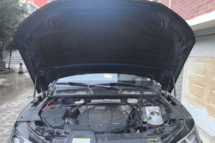 Used Audi Q5L 2018 45 TFSI Prestige Luxury Sport Model China VI Emission Standard Engine Bay