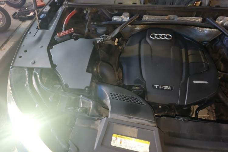 Used Audi Q5L 2018 45 TFSI Prestige Fashion Edition China VI Emission Standard Engine Bay Right