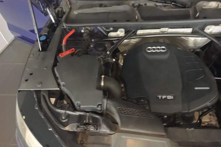 Used Audi Q5L 2018 45 TFSI Prestige Fashion Edition China VI Emission Standard Engine Bay Right