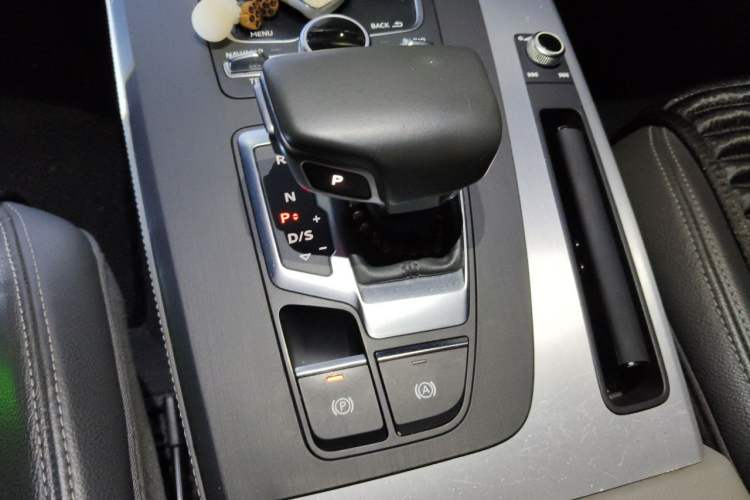 Used Audi Q5L 2018 40 TFSI Prestige Fashion Edition China V Gear Lever