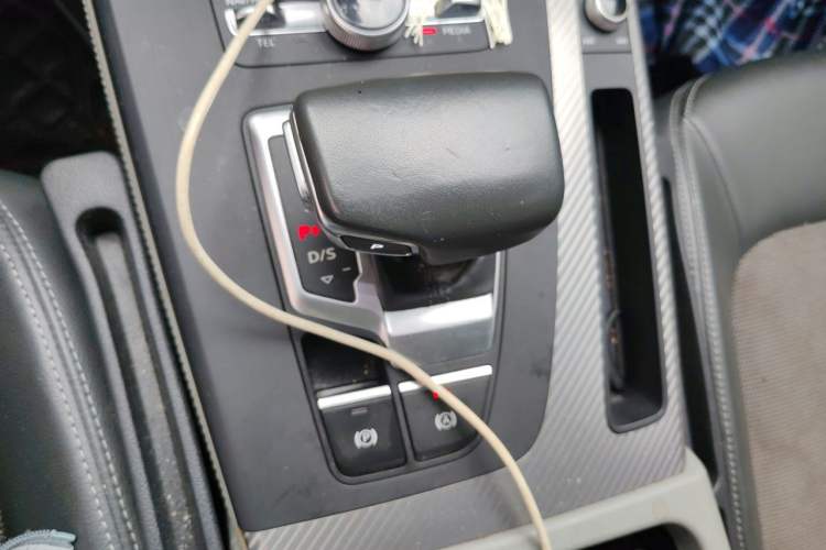 Used Audi Q5L 2018 45 TFSI Prestige Fashion Edition China VI Emission Standard Gear Lever