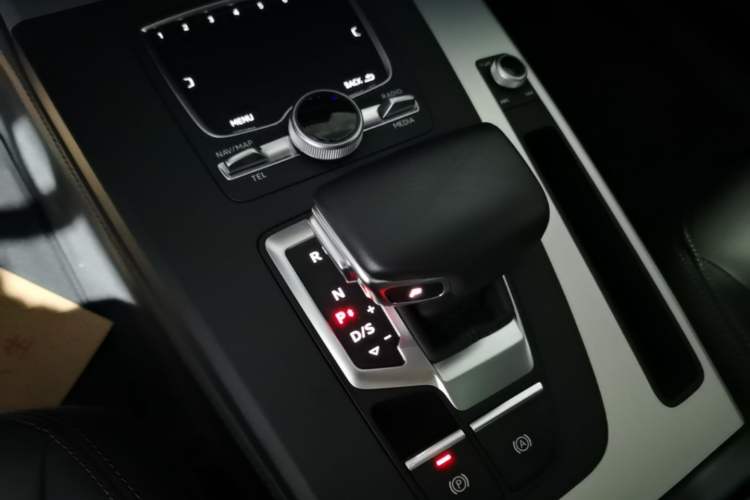 Used Audi Q5L 2018 40 TFSI Prestige Fashion Edition China VI Gear Lever