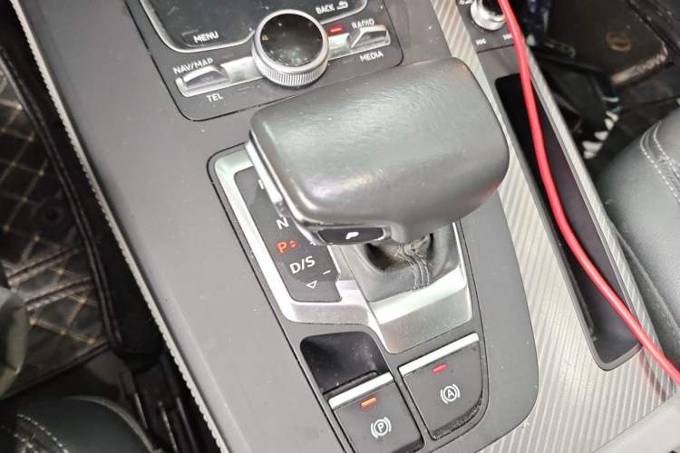 Used Audi Q5L 2018 45 TFSI Prestige Fashion Edition China V Emission Standard Gear Lever