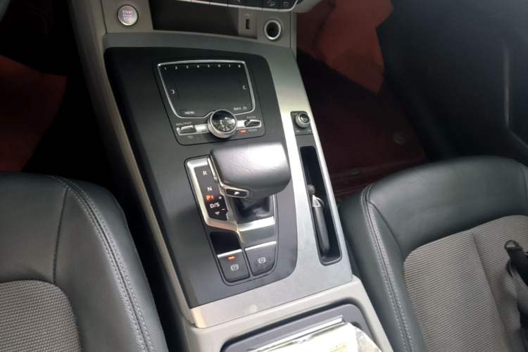 Used Audi Q5L 2018 40 TFSI Prestige Fashion Edition China VI Gear Lever