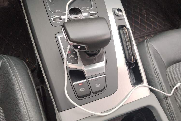 Used Audi Q5L 2018 40 TFSI Prestige Fashion Edition China VI Gear Lever